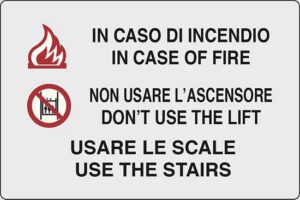 cartello IN CASO DI INCENDIO IN CASE OF FIRE NON USARE L’ASCENSORE DON’T USE THE LIFT USARE LE SCALE USE THE STAIRS