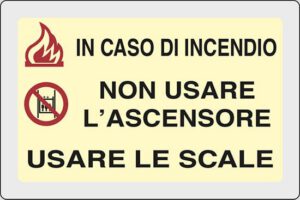 cartello IN CASO DI INCENDIO NON USARE L'ASCENSORE USARE LE SCALE