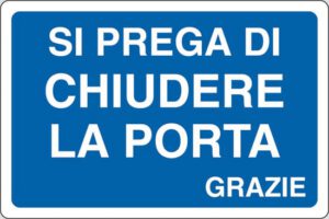 cartello SI PREGA DI CHIUDERE LA PORTA GRAZIE