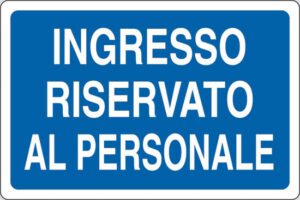 cartello INGRESSO RISERVATO AL PERSONALE