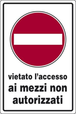 cartello vietato l'accesso ai mezzi non autorizzati
