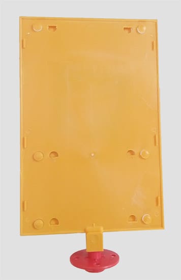 porta cartello direzionabile in plastica gialla cm predisposto per inserire i cartelli 20x20 o 30x20 cm con adattatore per paletto di delimitazione