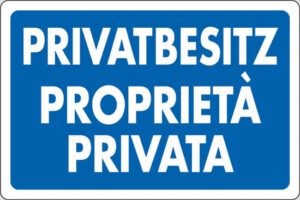 cartello PRIVATBESITZ PROPRIETÀ PRIVATA