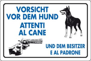 cartello VORSICHT VOR DEM HUND ATTENTI AL CANE UND DEM BESITZER E AL PADRONE