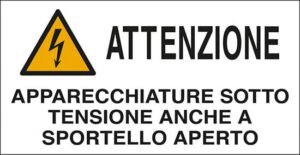 cartello n° 16 ATTENZIONE APPARECCHIATURE SOTTO TENSIONE ANCHE A SPORTELLO APERTO