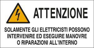 cartello n° 16 ATTENZIONE SOLAMENTE GLI ELETTRICISTI POSSONO INTERVENIRE ED ESEGUIRE MANOVRE O RIPARAZIONI ALL'INTERNO