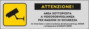 cartello ATTENZIONE! AREA SOTTOPOSTA A VIDEOSORVEGLIANZA PER RAGIONI DI SICUREZZA Art. 13 del Codice in materia di protezione dei dati personali D.Lgs. 101/2018 e del Regolamento UE 2016/679 (GDPR)
