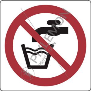 cartello (vietato bere acqua non potabile - not drinking water)